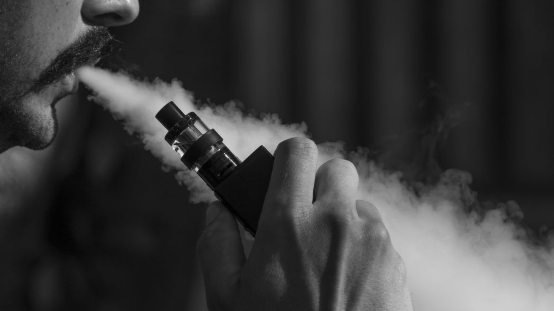 Anvisa atualiza regulação e mantém proibição de cigarro eletrônico no país